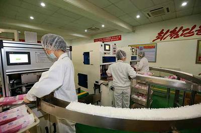 金正恩視察衛生用品工廠 強調質量與設計同步提升，滿足國際標準